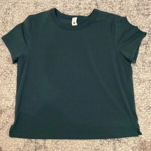LULULEMON TSHIRT SIZE: 4